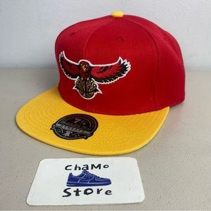 Mitchell & Ness Atlanta Hawks Hardwood Classics 2-tone Hat Red/Yellow Sz